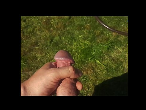 ❤️ Hottie poeth yn cael ei pussy pinc fucked a cums gyda chwistrell mewn gardd haf ❤ Porno vk wrthon ni
