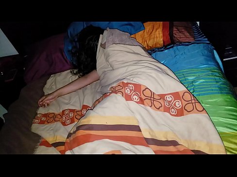❤️ Stepson yn curo ei lysfam ifanc tra mae hi'n cysgu. ❤ Porno vk wrthon ni